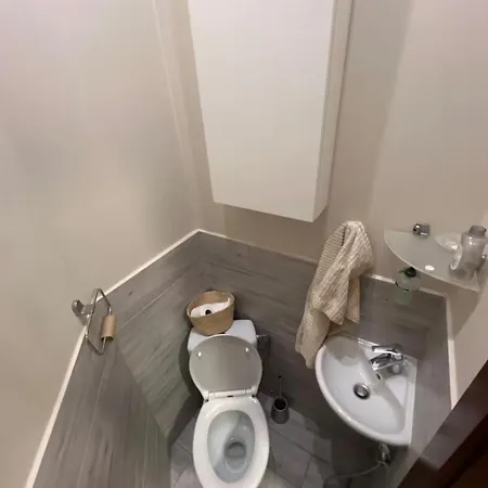 Δωμάτια σε οικογενειακή κατοικία 5 Min From Center By Feet